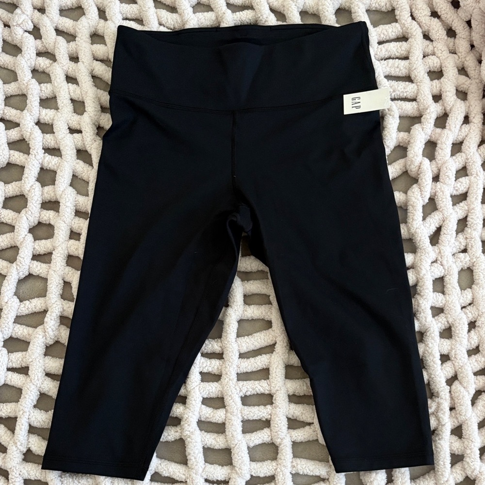 GAP GapFit Women’s Black Cropped Leggings Compression Medium